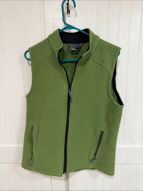 ibex Green Women’s 100% new wool Zip Vest. Pockets in/out. fits like  size M